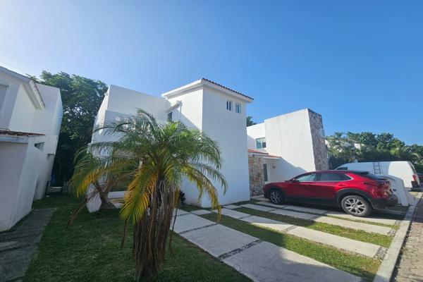 Foto de inmueble en Real del carmen  Playacar Fase 2 #55, Col. Playa Car Fase II C.P. 77717, Solidaridad