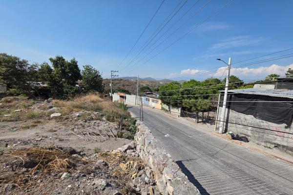 Foto de inmueble en bajada del rio #s/n, Col. Atlacholoaya C.P. 62790, Xochitepec