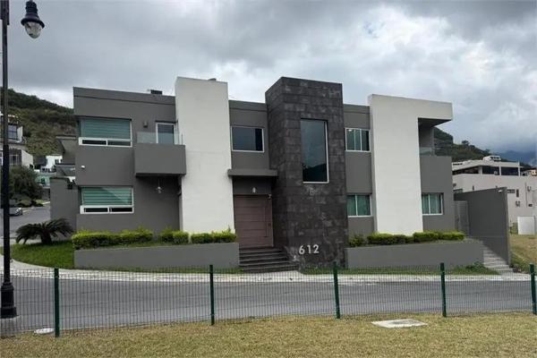 Foto de inmueble en LAGOS DEL VERGEL EN ESQUINA #252, Col. Lagos del Vergel C.P. 64989, Monterrey