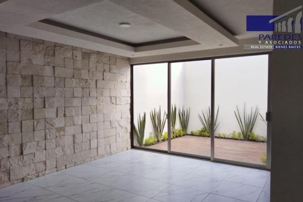 Foto de inmueble en C134 Venta Casa Nueva 4 recamaras El Olivar Altozano Morelia, Col. Cañadas del Bosque C.P. 58200, Morelia