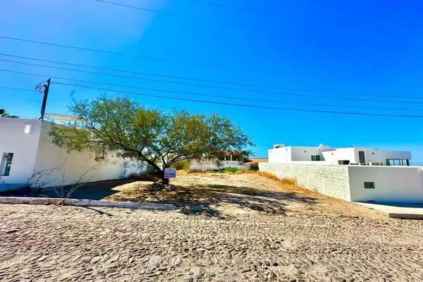 Foto de inmueble en Bahia San Sebastian, Col. Lomas de Palmira C.P. 23010, La Paz