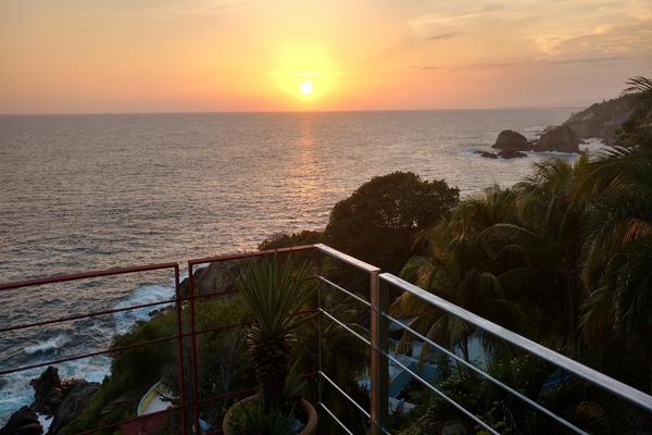 Foto de inmueble en  , Col. Balcones Al Mar C.P. 39430, Acapulco de Juárez