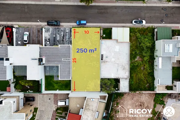 Foto de inmueble en Barralva #244, Col. Residencial el Refugio C.P. 76146, Querétaro