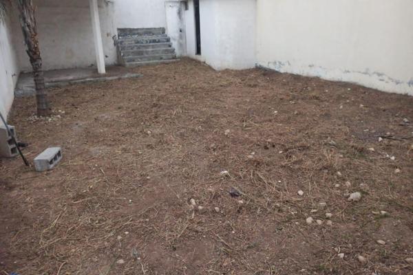 Foto de inmueble en Calle Av Pedro Infante, Colonial Cumbres, Monterrey, N.L., Col. La Finca C.P. 64000, Monterrey