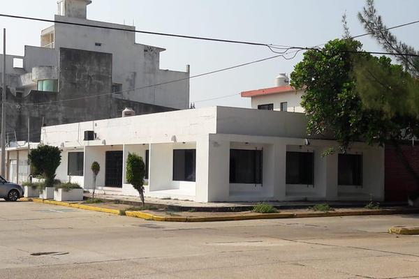 Foto de inmueble en Bellavista 300 entre 16 de Sept. y Allende., Col. Coatzacoalcos Centro C.P. 96400, Coatzacoalcos