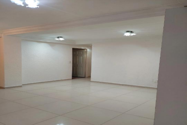 Foto de inmueble en Avenida Paseo de la Luz, Col. Paseos de Taxqueña C.P. 04250, Coyoacán