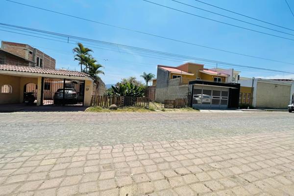 Foto de inmueble en Vicente Guerrero Oriente  #348, Col. Jocotepec Centro C.P. 45800, Jocotepec