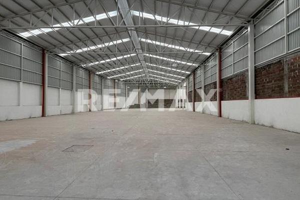 Foto de inmueble en Bodega 2500 m2, Col. Zumpimito C.P. 60190, Uruapan