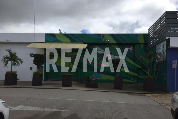 Foto de inmueble en BOULEVARD ADOLFO RUIZ CORTINES, Col. Atasta C.P. 86100, Centro