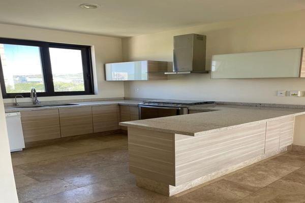 Foto de inmueble en Blvd Arco de Piedra, Col. El Salitre C.P. 76127, Querétaro