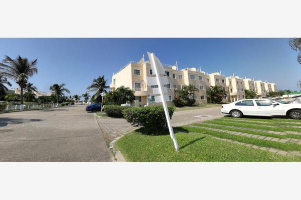 Foto de inmueble en BOULEVARD BARRA VIEJA #1000, Col. Acapulco de Juárez Centro C.P. 39300, Acapulco de Juárez