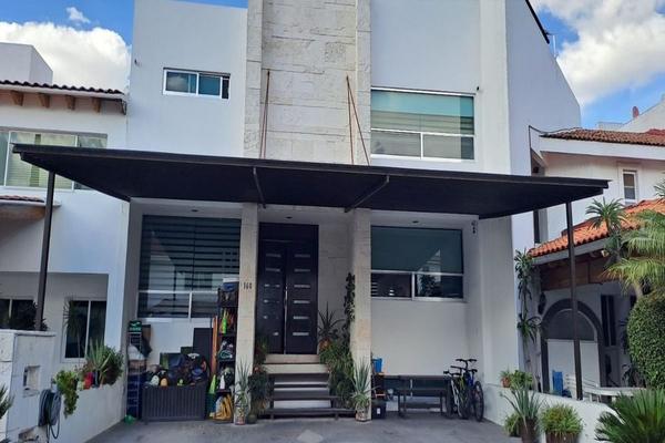 Foto de inmueble en Blvd Centro Sur, Col. Claustros del Sur C.P. 76093, Querétaro
