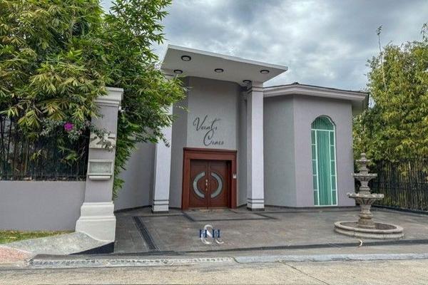 Foto de inmueble en Blvd de las flores, Col. Puerta de Hierro C.P. 45116, Zapopan