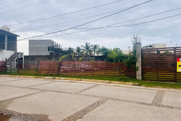 Foto de inmueble en Boulevard de las Naciones #1, Col. Jardín Princesas I C.P. 39890, Acapulco de Juárez
