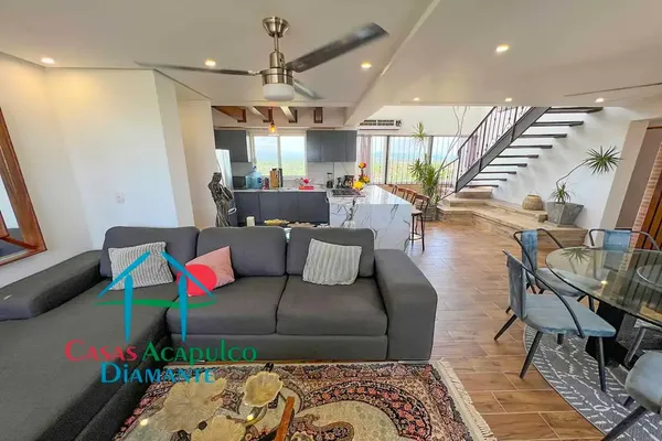 Foto de inmueble en Blvd. de las Naciones #1223, Col. La Poza C.P. 39370, Acapulco de Juárez