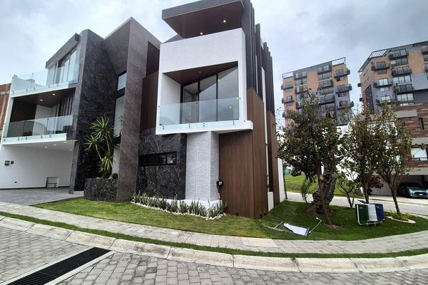 Foto de inmueble en Blvd de Los Lagos, Col. Lomas de Angelópolis C.P. 72830, San Andrés Cholula