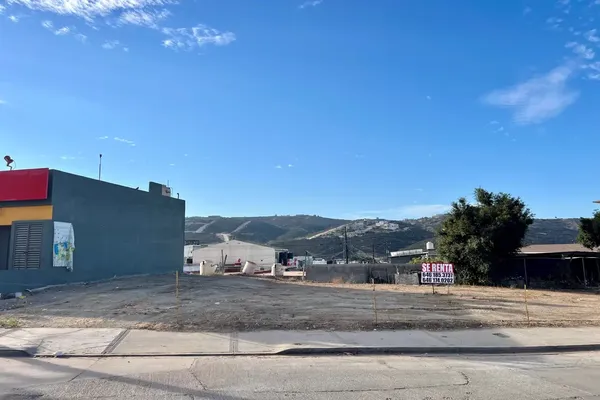 Foto de inmueble en Boulevard de Los Lagos, Col. Valle Dorado C.P. 22890, Ensenada