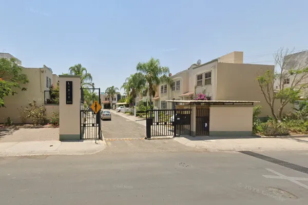 Foto de inmueble en Boulevard Hacienda La Gloria #1721, Col. Residencial Parque La Gloria C.P. 76177, Querétaro