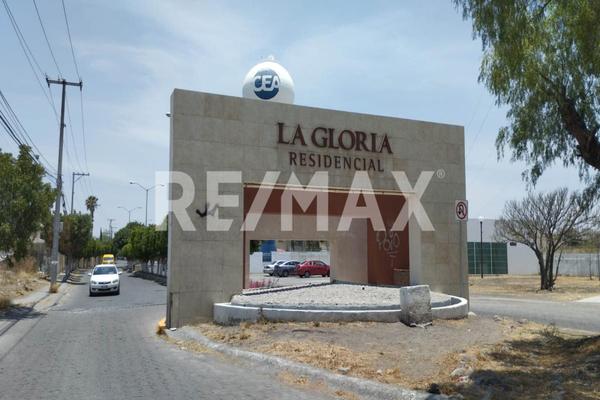 Foto de inmueble en Blvd. Hacienda La Gloria, Col. Residencial Parque La Gloria C.P. 76177, Querétaro