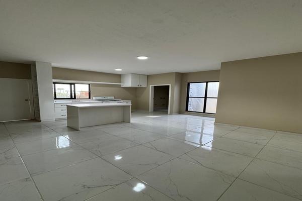 Foto de inmueble en Blvd. Los lagos, Col. Valle Dorado C.P. 22890, Ensenada
