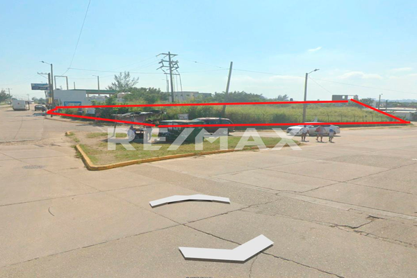 Foto de inmueble en Boulevard Los Olmecas, Col. Ciudad Olmeca C.P. 96535, Coatzacoalcos
