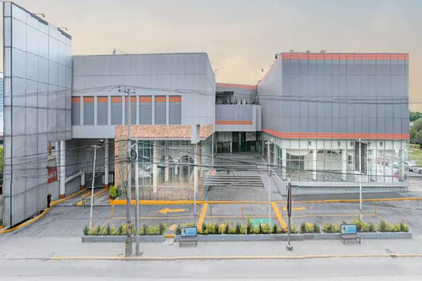 Foto de inmueble en Blvd. Manuel Ávila Camacho #3063, Col. San Andrés Atenco C.P. 54040, Tlalnepantla de Baz