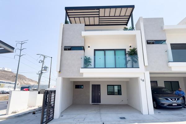 Foto de inmueble en Blvd. Manuel Jesus Clouthier, Col. Guaycura C.P. 22216, Tijuana