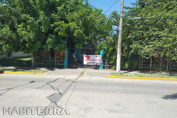 Foto de inmueble en BOULEVARD MANUEL MAPLES ARCE, Col. Adolfo Ruiz Cortines C.P. 92880, Tuxpan