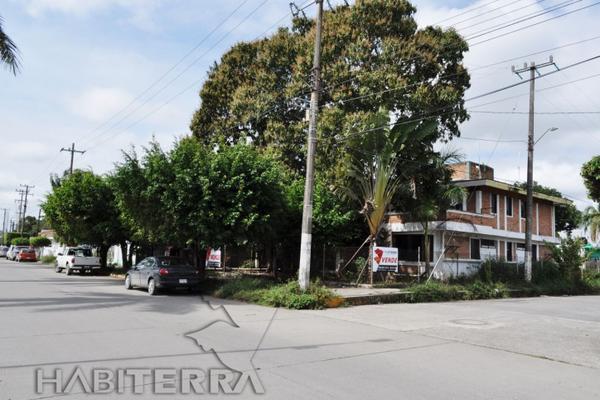 Foto de inmueble en BOULEVARD MAPLES ARCE, ESQ. CALLE TRÉBOL COLONIA E, Col. Ampliación Enrique Rodríguez Cano C.P. 92880, Tuxpan