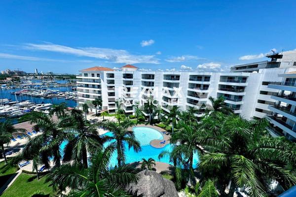 Foto de inmueble en Blvd. Marina Mazatlán, Col. Marina Mazatlán C.P. 82103, Mazatlán
