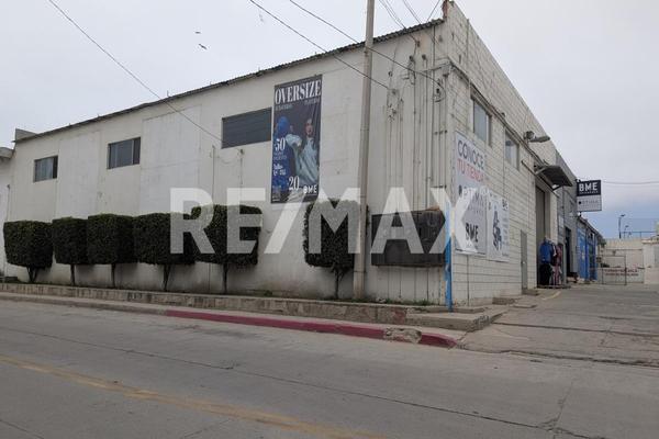 Foto de inmueble en Boulevard Plinta y Calle La Paz, Col. Acapulco C.P. 22890, Ensenada