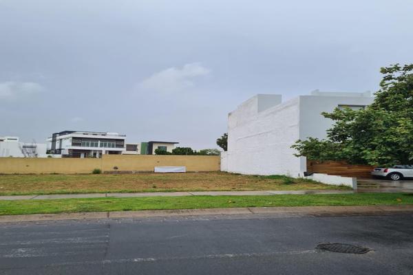 Foto de inmueble en Boulevard Valle Imperial #11, Col. Periquera C.P. 45134, Zapopan