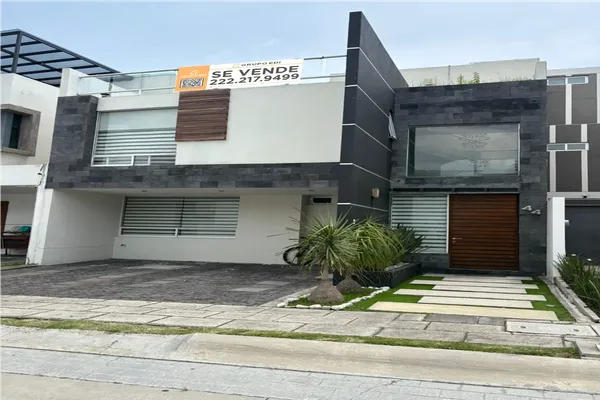Foto de inmueble en BOULEVARD YUCATAN #44, Col. Lomas de Angelópolis Privanza C.P. 72830, San Andrés Cholula