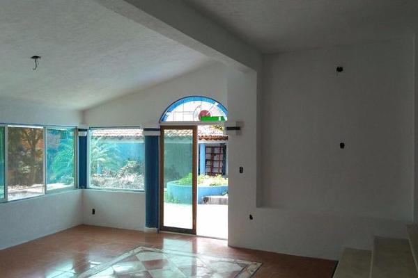 Foto de inmueble en  , Col. Burgos C.P. 62584, Temixco