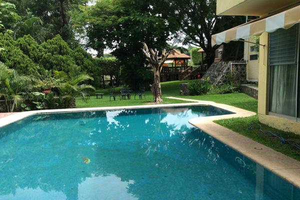 Foto de inmueble en  , Col. Burgos C.P. 62584, Temixco