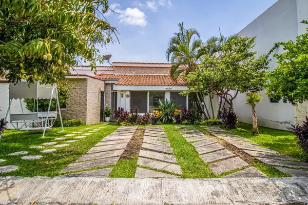 Foto de inmueble en  , Col. Burgos C.P. 62584, Temixco