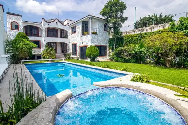 Foto de inmueble en  , Col. Burgos C.P. 62584, Temixco