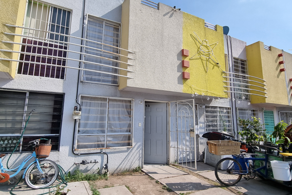 Foto de inmueble en CHIMALMA LOS HEROES OZUMBILLA TECAMAC 29913386361, Col. Margarito F. Ayala C.P. 55764, Tecámac