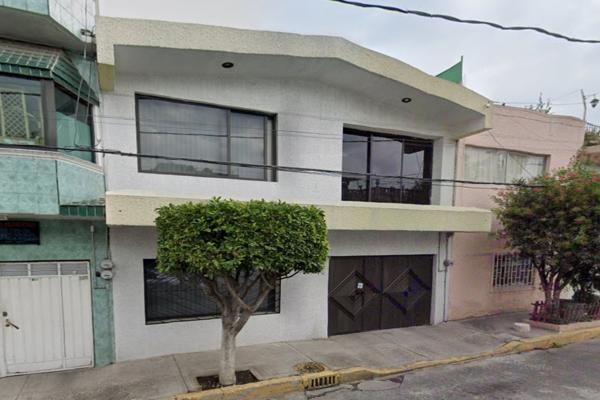 Foto de inmueble en Teniente Roberto Gómez Moreno #317, Col. Escuadrón 201 C.P. 09060, Iztapalapa