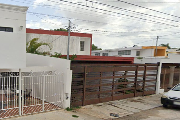 Foto de inmueble en Calle 44  #456, Col. Nuevo Yucatán C.P. 97147, Mérida