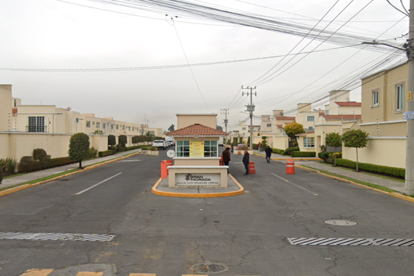 Foto de inmueble en Luis Gonzaga Urbina, Col. Tlacopa C.P. 50010, Toluca