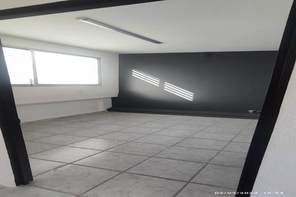 Foto de inmueble en Av Lopez Mateos #761-A, Col. Lomas de Guevara C.P. 44657, Guadalajara