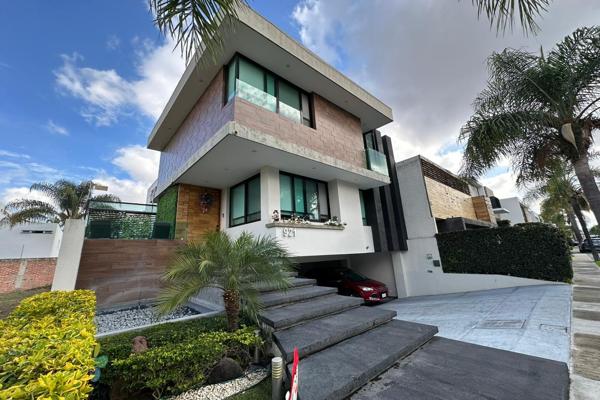 Foto de inmueble en Avenida Inglaterra #000, Col. Jocotan C.P. 45017, Zapopan