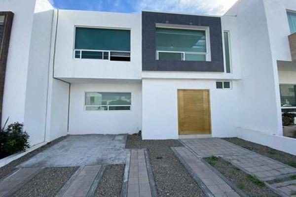 Foto de inmueble en Boulevard Grand, Col. Lomas de San Isidro C.P. 76226, Querétaro