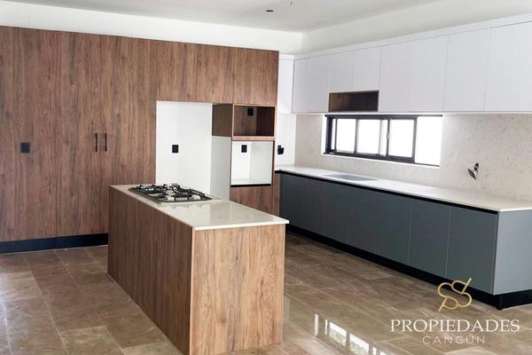 Foto de inmueble en CALIZA 12 VIA CUMBRES, Col. Residencial Cumbres C.P. 77560, Benito Juárez