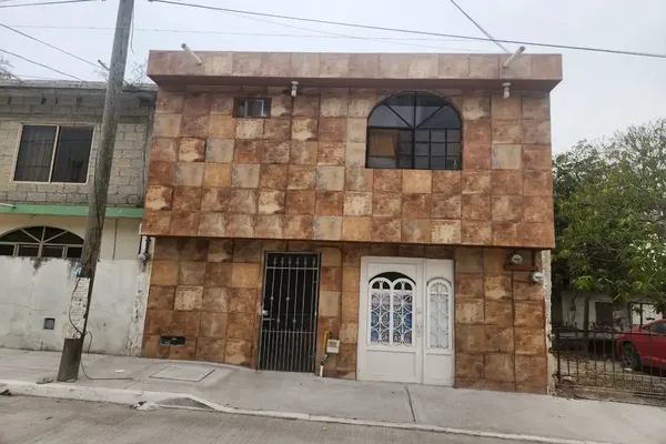 Foto de inmueble en Calle 1 #903, Col. Enrique Cárdenas Gonzalez C.P. 89309, Tampico