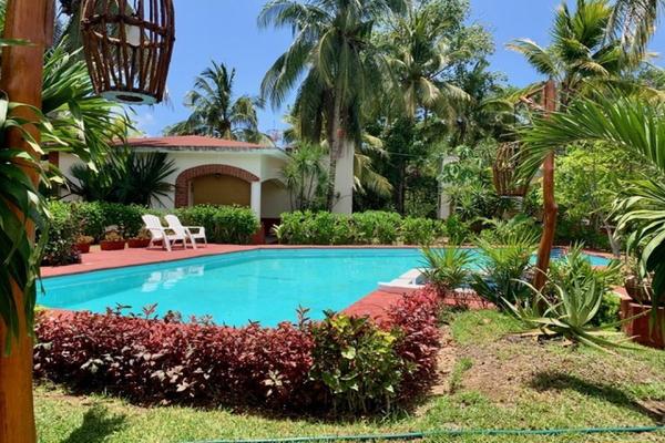 Foto de inmueble en Calle 12 Sur, Col. La Veleta C.P. 77760, Tulum