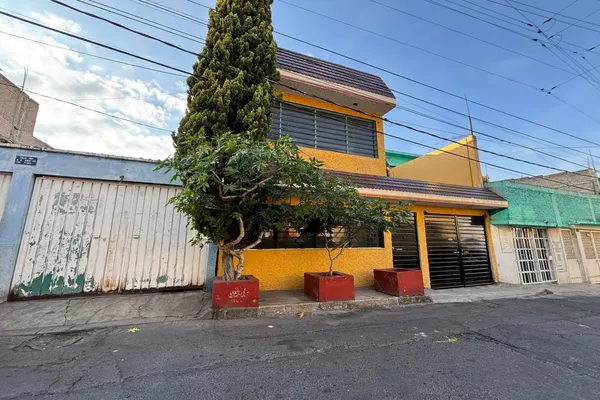 Foto de inmueble en C #2, Col. Xalpa C.P. 09640, Iztapalapa