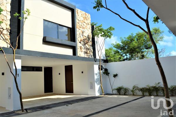 Foto de inmueble en Calle 21 #90, Col. Montebello C.P. 97113, Mérida