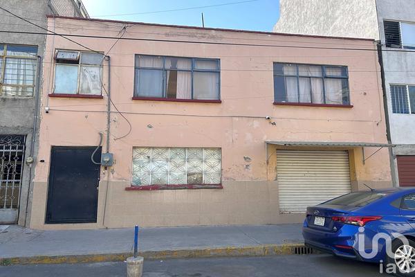 Foto de inmueble en Calle 27 #139, Col. Valentín Gómez Farias C.P. 15010, Venustiano Carranza